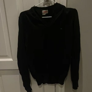 J Lindeberg  - En skön V ringand j Lindeberg tröja 