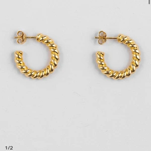 Croissant earrings safira - Aldrig använda. Har två likadana par