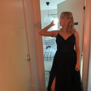 Balklänning - Endast använd en gång på 9ans bal. I nyskick. Pris kan sänkas vid snabb affär