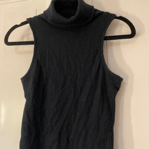 Polotopp bikbok - Fin polotopp från bikbok som ej kommer till användning längre  Använd ett fåtal gånger, vid intresse kontakta mig💌