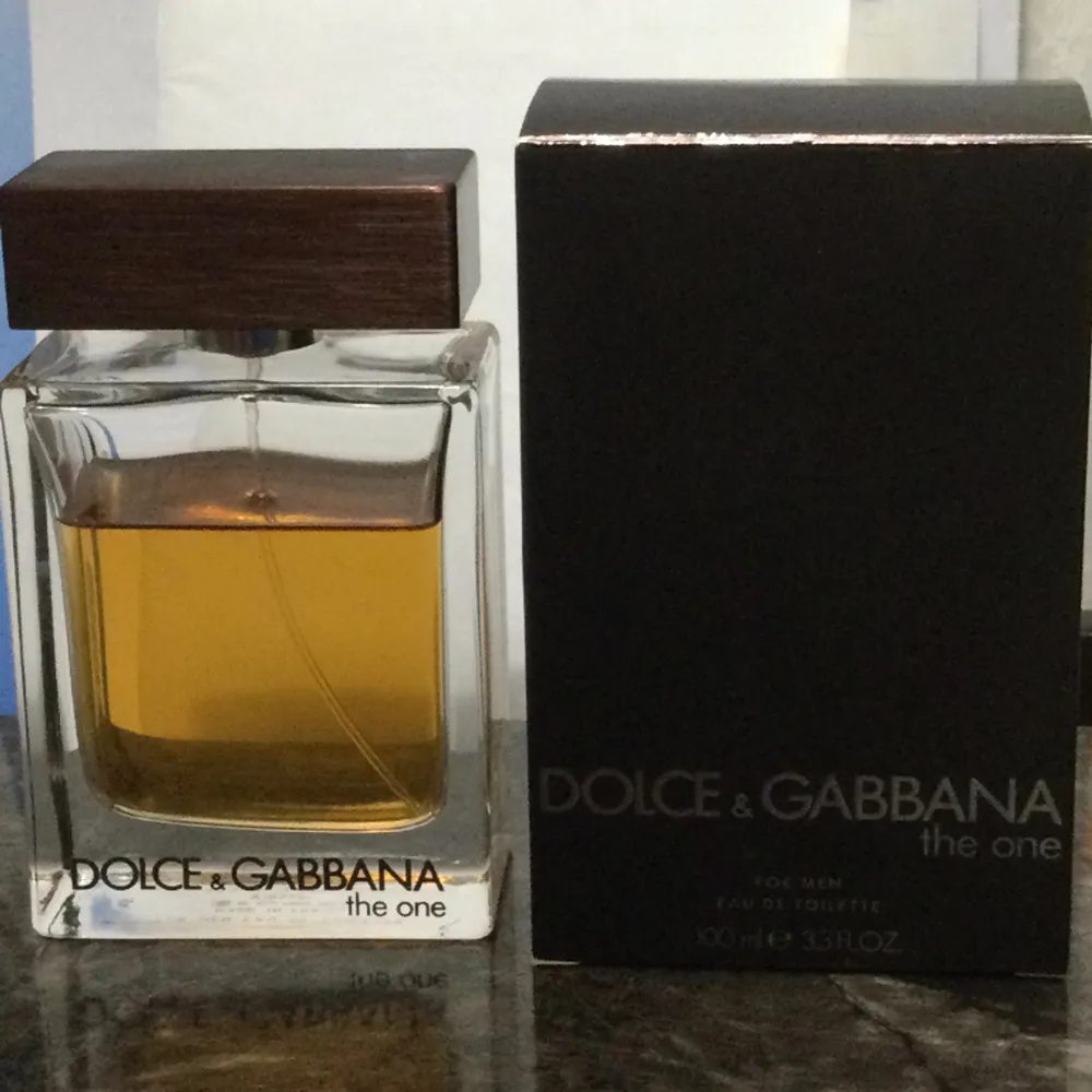 Säljer denna parfym från märket Dolce & Gabbana för 500kr.  Flaskan är 100 ML och har enbart används några gånger. Övrigt.