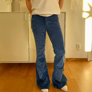 Manchesterbyxor  - Manchesterbyxor i så fin färg från BDG💙