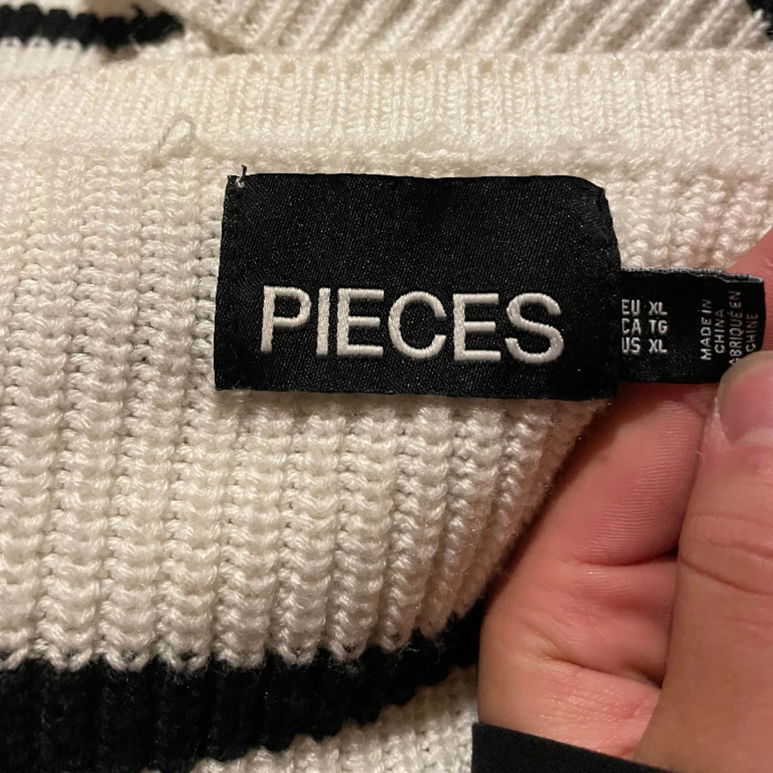 Randig stickad tröja  - 91