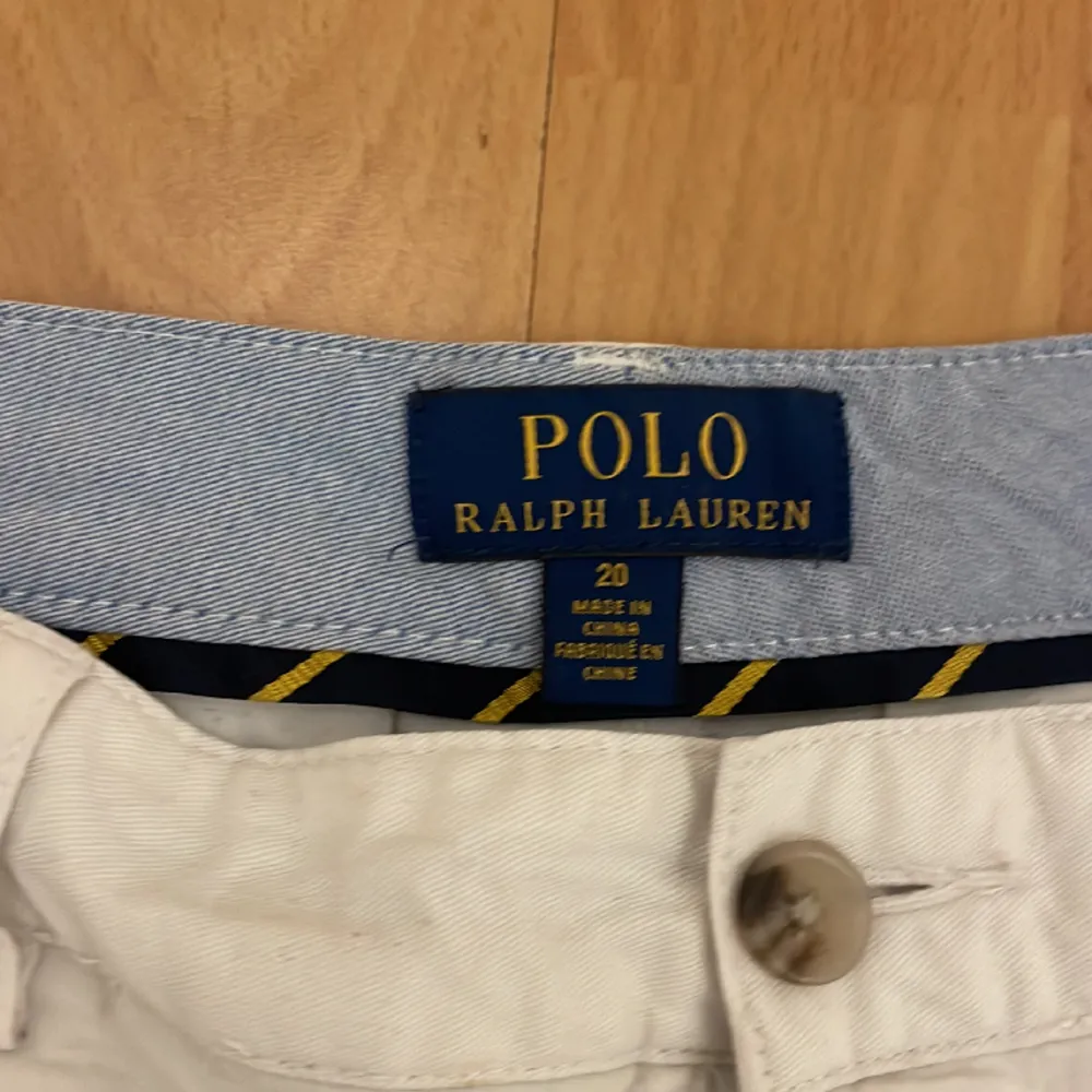 Ralph lauren chinos passar perfekt till sommaren perfekt om du är mellan 170 till 175. Jeans & Byxor.