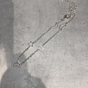 Silver armband - Silver stjärna o halvmåne armband, har aldrig använt den, fick den i födelsedagspresent🩷