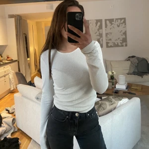 Adsgn liknande topp - Säljer denna jättefina topp. Denna är från Gina tricot men tycker den ser väldigt mycket ut som dom ifrån adsgn!😍