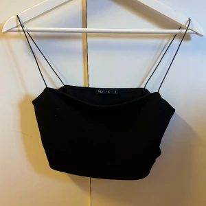 Linne - Svart linne endast använd en gång, storlek S. Säljer för 80kr plus frakt!💕