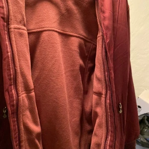 Tjejig Jacka - Helt ny vinter Jacka från zara i strl 140/150 Färgen som det ser ut på bilden . 