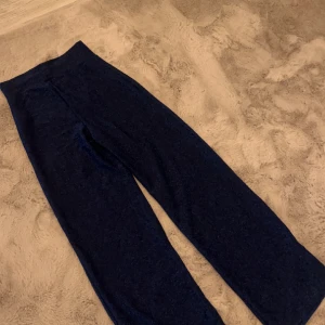 Glitter blå kostymbyxor  - Jätte fina ny skick!!   💥💥 Utförsäljning!! Först till kvarn 💥💥