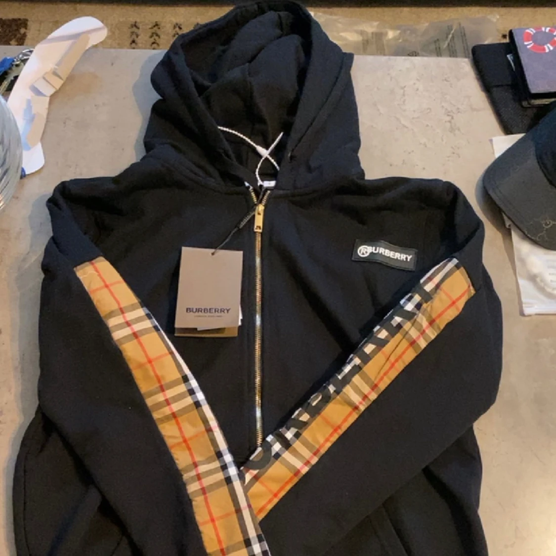 Burberry kofta  - 91