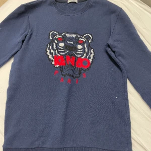 Kenzo tröja  - Säljer min kenzo tröja då den blivit liten för mig hel äkta 