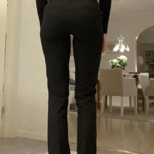 Midrise kostymbyxor  - Så snygga midrise kostymbyxor i tall från bikbok💕köpta på plick endast testade!