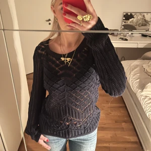 Nät stickad tröja  - Fin Marinblå stickad tröja 