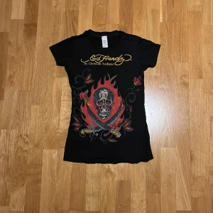 Ed hardy tröja - Populär Ed hardy tröja med rhinestones och fin passform💞💞