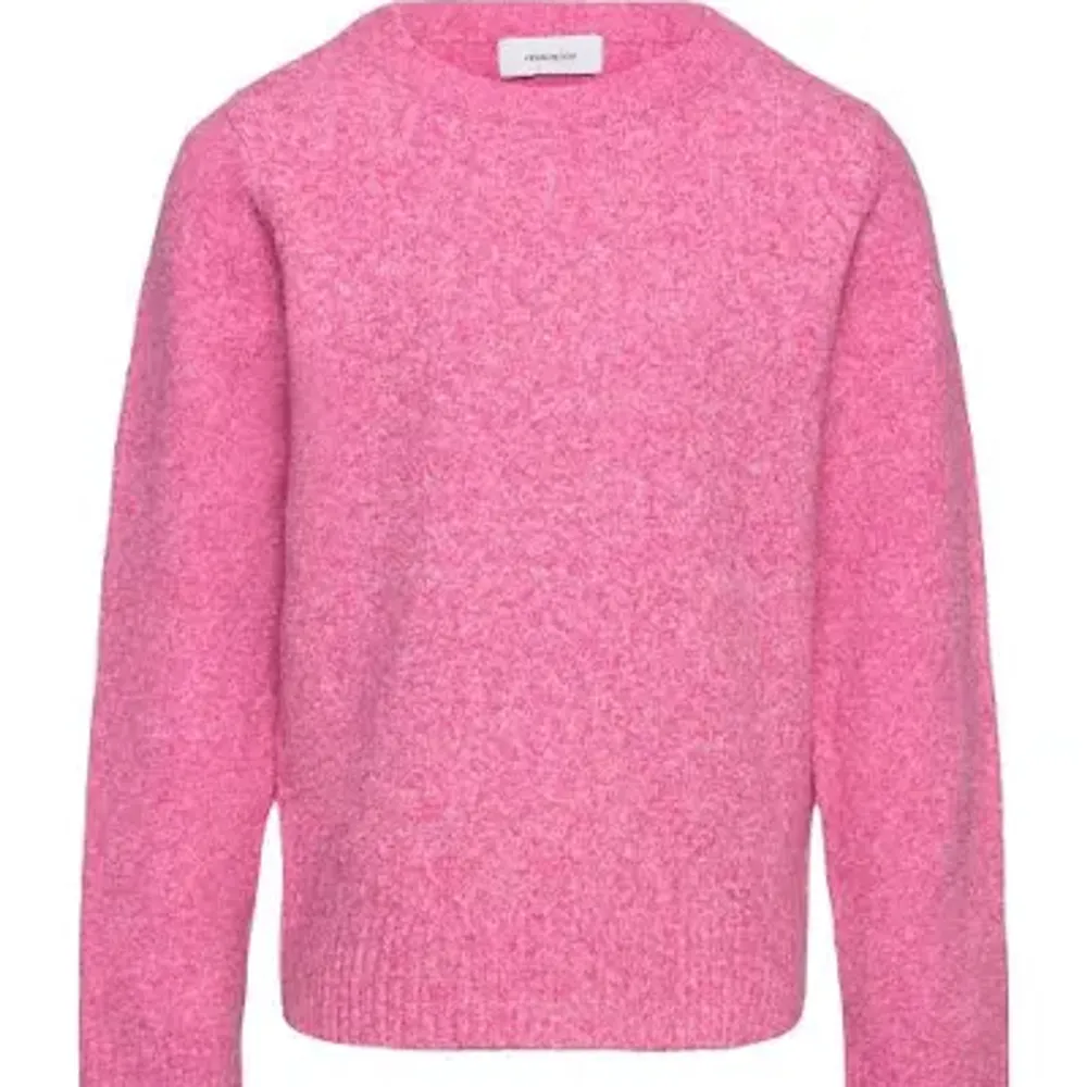 Säljer min rosa stickade tröja från VERO MODA 💗 storlek s men passar xs också 🫶🏽. Stickat.