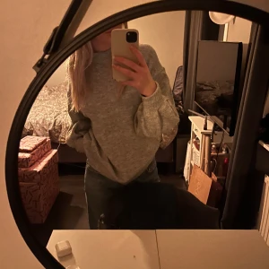 Stickad tröja  - Grå stickad tröja från Gina💗 