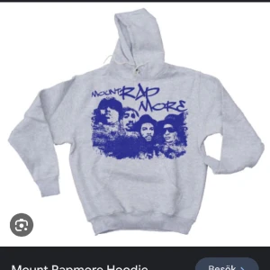 Mount rapmore hoodie - Intressekoll på min mount rapmore hoodie i nyskick. Den är inte mkt använd och fortfarande i väldigt fint skick, tänkte mig 280kr typ💕 skriv om ni är intresserad 