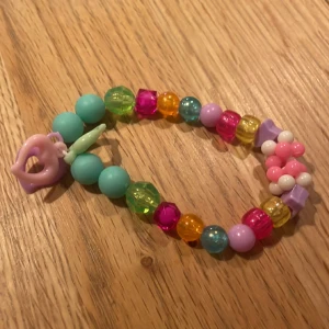 Armband - Armband, kostar 30kr och passar (nästan) alla storlekar. Hör av dig om du är intresserad ❤️🌈🍦