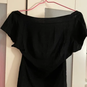Topp med öppen rygg - För liten för mig. Använt några gånger. 💓