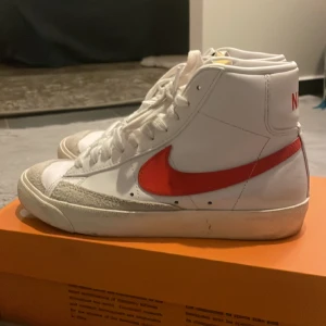 Blazers  - Säljer mina Blazers mid 77 eftersom de tyvärr inte kommit alls mycket till användning. De är sparsamt använda.