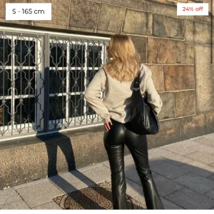 Skinnbyxor - Intressekoll på mina skinnbyxor från designbysi som är helt slutsålda då jag har ett par andra. Köpta för 499kr.