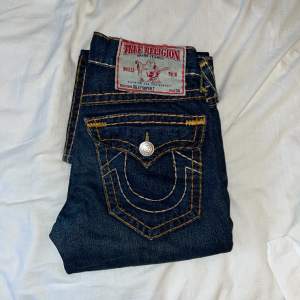 True Religion Jeans Billy (Bootcut) Super T i storlek W30, Kom med offers - priset är inte fast