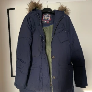 Vinterjacka - bondelid - Marinblå Bondelid vinterjacka använda några gånger men i fint skick!