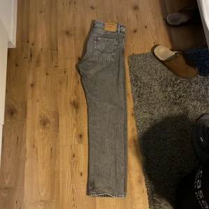 Jack n jones jeans - Fina Jack and Jones jeans Säljer pga att dem var för stora Bra skick