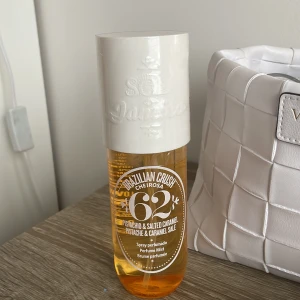 Sol de Janeiro 62 💘  - Helt ny Sol de janeiro lukt 62 har plastet kvar som bevis på att den är helt ny❤️ 