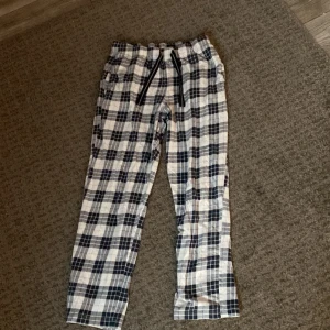 Pyjamasbyxor  - Helt oanvända pyjamasbyxor från Lindex, i nytt skick🥰(köparen står för frakten)