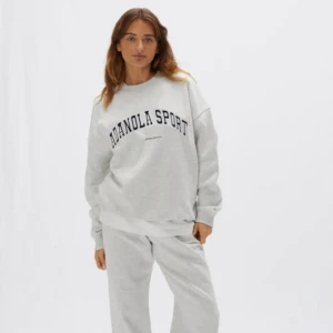 Adanola sweatshirt  - Säljer denna så fina adanola sweatshirt som är i jätte fint skick, kommer inte till användning längre 🩷