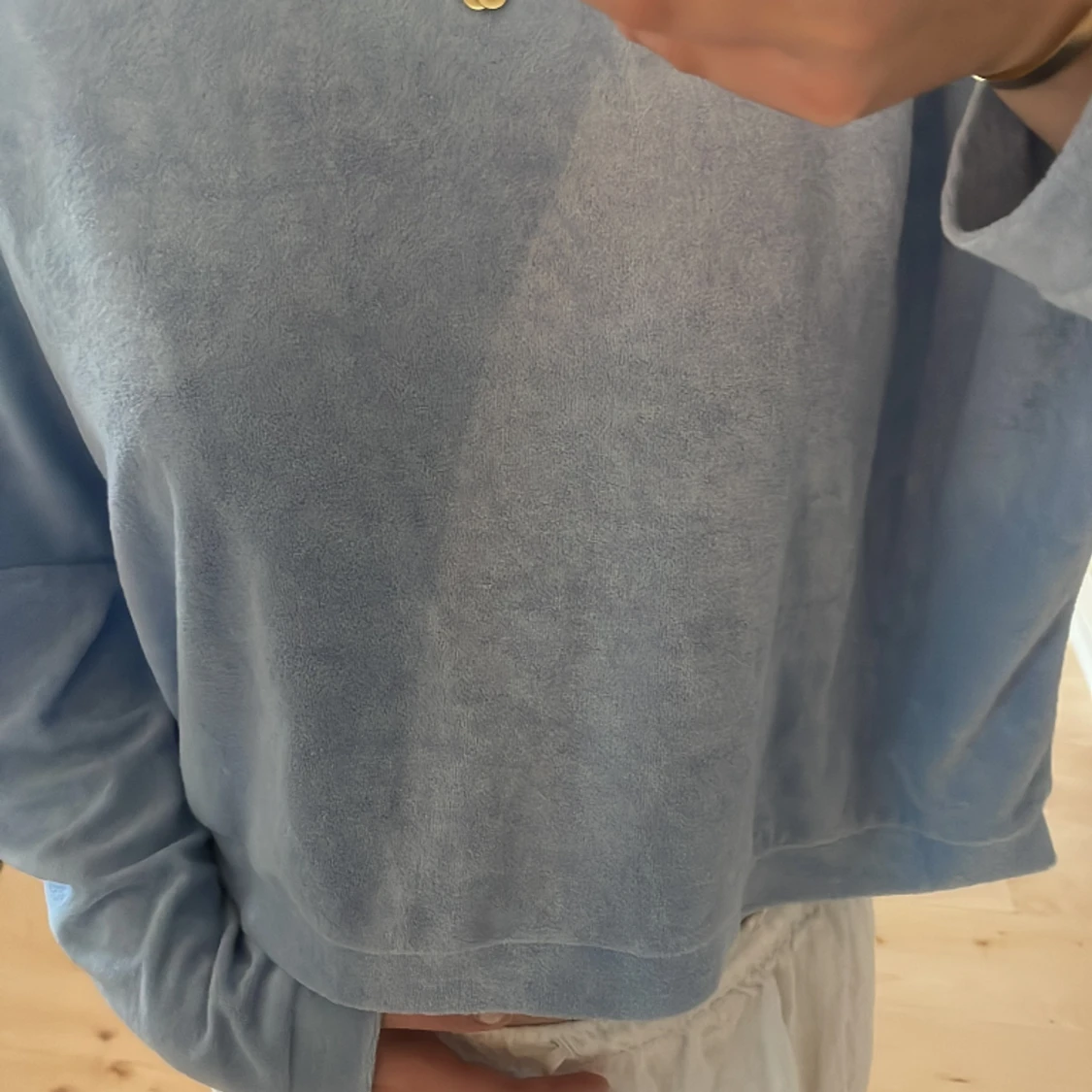 Ljusblå tröja - 91