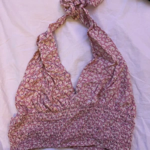 Blommig topp - Blommig topp i mycket fint skick!