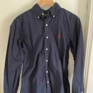 Polo Ralph Lauren skjorta custom fit storlek S passar också som M. Skriv om intresse 