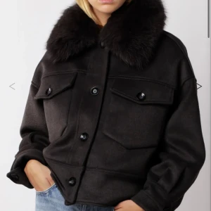 Meotine jacka - Intressekoll på min svarta meotine jacka. Nypris 3500. I bra skick och väldigt fin💘