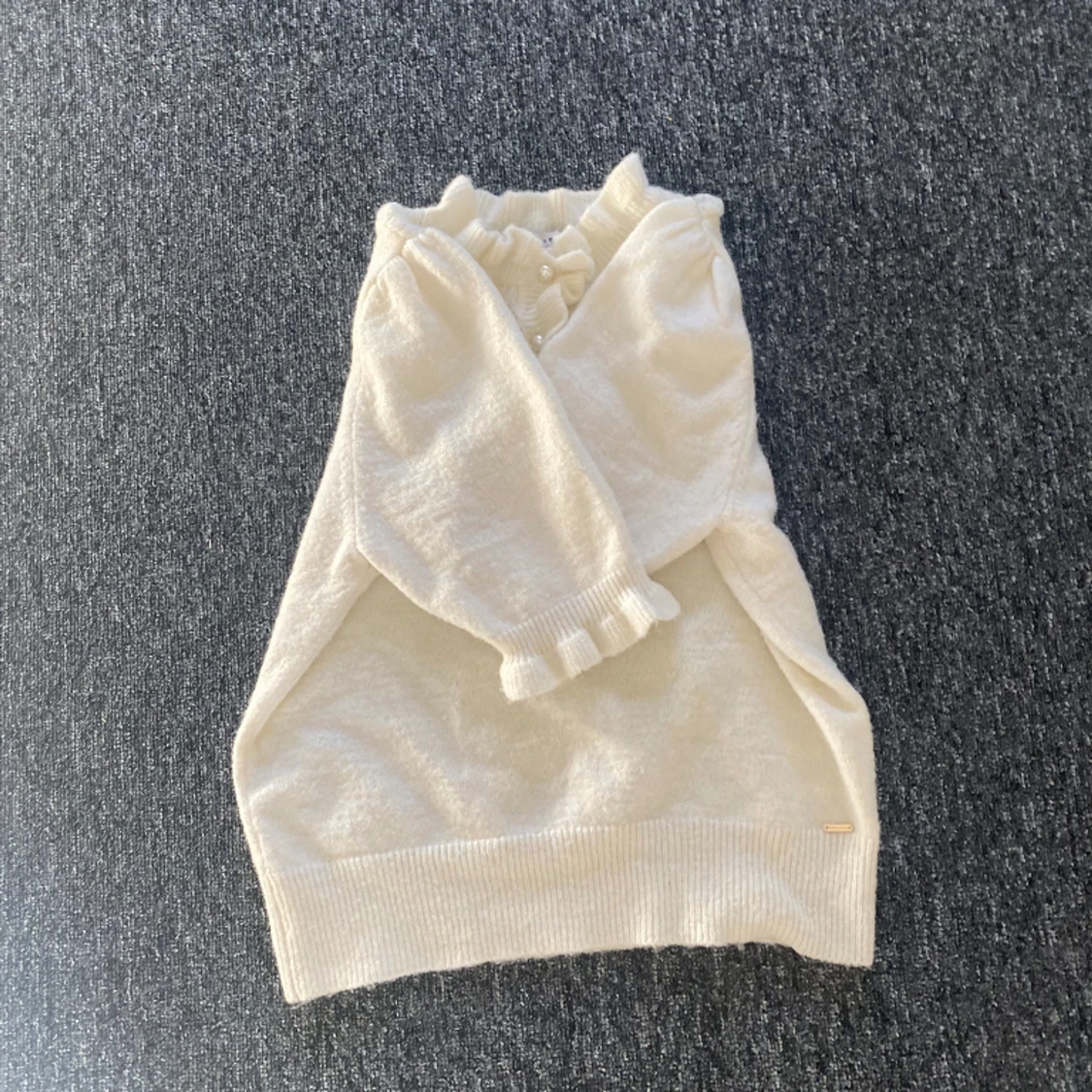 Stickad trekvarts tröja ifrån Holly& white 🤍 - 91