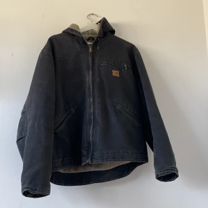 Carhartt Detroit jacka  - Vintage carhartt Detroit jacka i toppskick. Knappt några flaws men såklart tecken på användning i och med jackans karaktär. Köptes på en vintage affär i New york. 