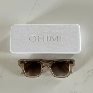 Chimi solglasögon  - Knappt använda  Chimi 04 Ecru  Box, Fodral och Dustbag följer med ✨ 