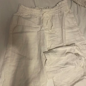 Linnebyxor  - Vita linnebyxor från Cubus! 