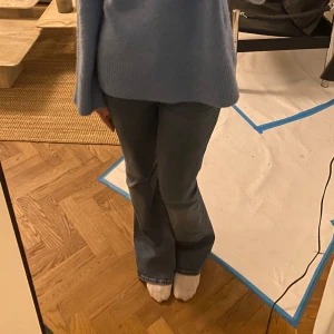 Jeans - Blåa jeans, från Bershka i storlek 38💓