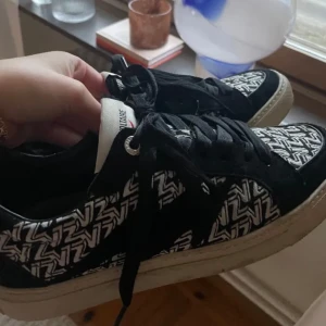 Zadig skor  - Säljer ett par Zadig skor då dom tyvärr inte passa mig 🥰