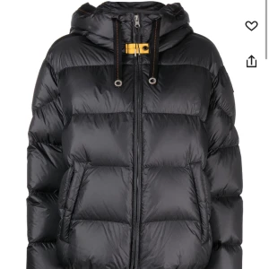 Parajumper Tilly jacka - kvinna - str S - Parajumper Tilly jacka i storlek S. Använd under en säsong. Säljer den för att jag köpte ny. Skriv gärna om du vill se fler bilder.  Fin skick. PRISET KAN DISKUTERAS