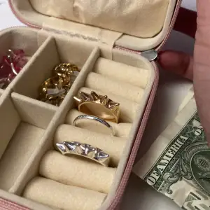 Snyggaste silver ringen💍 säljer pga att jag bytt till guld smycken. Väldigt liknande Edblad 