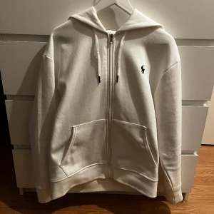 Ralph Lauren zip hoodie  - Oanvänd, storlek M, mycket bra skick 