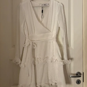 Klänning - Jätte fin student klänning, oanvänd!