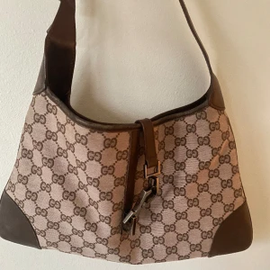 Small Jackie bag - Gucci  - Köpt i somras på Collector’s cage i Köpenhamn. Kan tänka mig gå ner i pris vid snabb affär :)