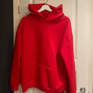Gosig röd hoodie, endast använt en gång❤️‍🔥