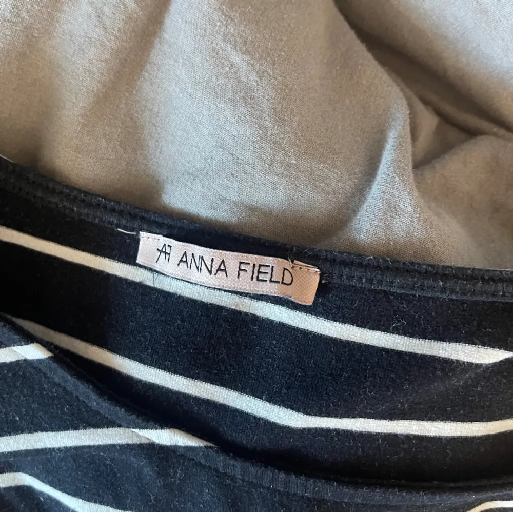 Randig långärmad tshirt från Anna Field. Använd fåtal gånger😇. T-shirts.
