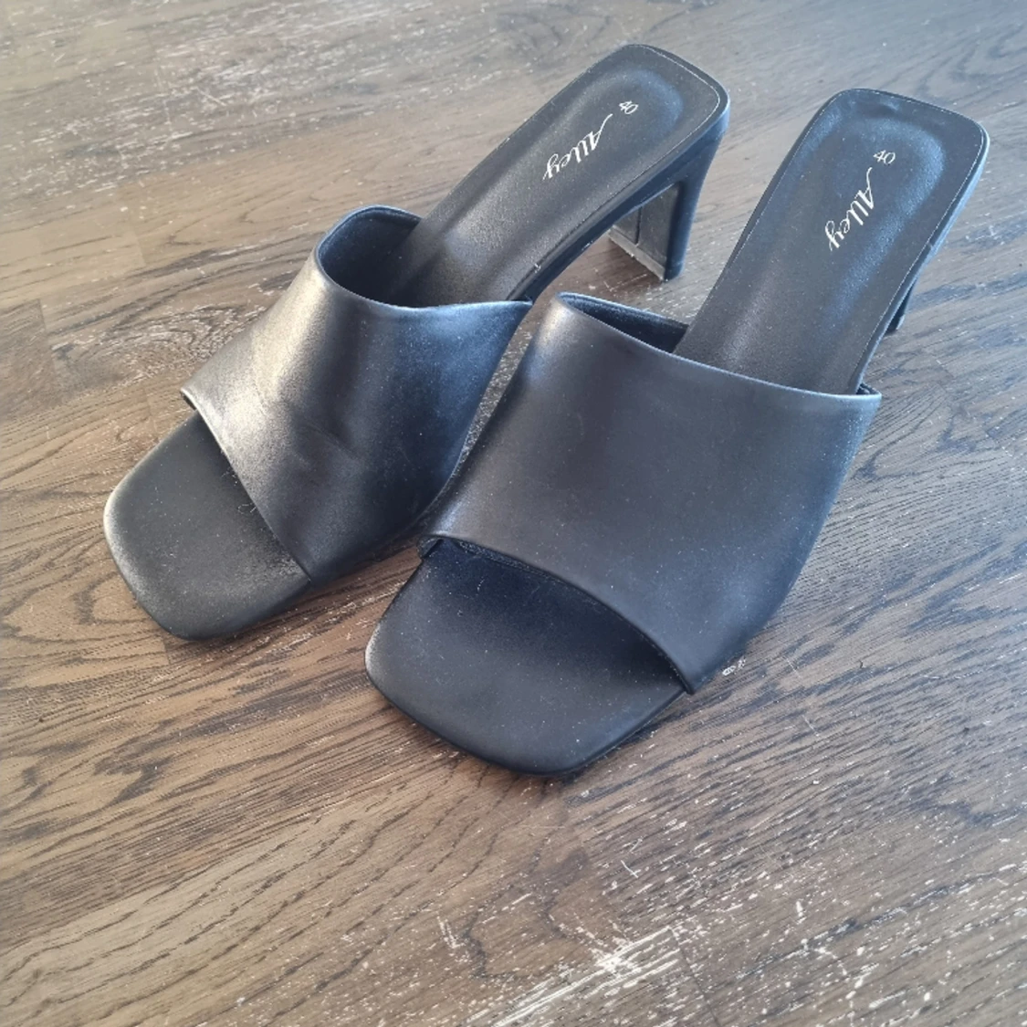 Svarta sandaletter  - 90