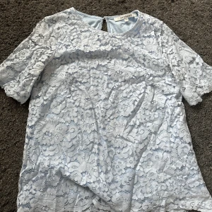 Spets topp - Spelstopp köpt på selot som inte används längre. Använd fåtal gånger då de inte riktigt är min stil. 